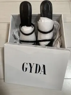 GYDA ブラック ヒールサンダル S
