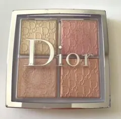 Dior バックステージ ハイライトパウダー 004