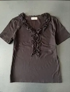 Aylesbury フリル付き濃い茶 Tシャツのサムネイル