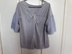 グレーのねじりデザイン半袖Tシャツのサムネイル
