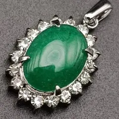 未使用保管品　翡翠 ペンダントトップ 〜深緑に宿る静謐な光彩〜