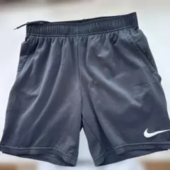 Nike ジュニアハーフパンツ　黒