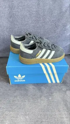 adidas ネイビー　スニーカー　ベビー　13センチ