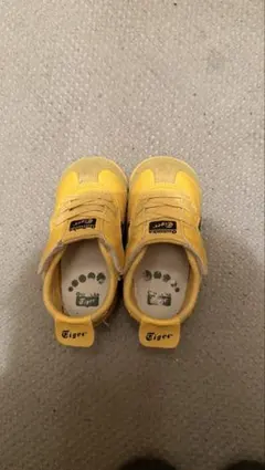 購入は早めに！！オニツカタイガーイエロー スニーカー キッズ13.5
