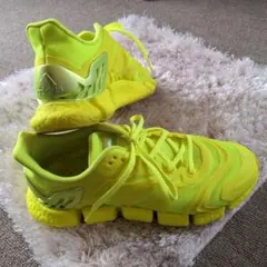 （美品）adidas ネオンイエロー スニーカー
