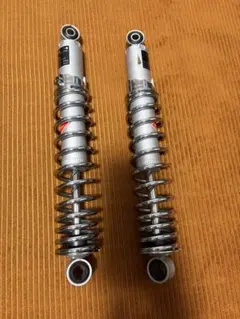 KYB リアサスペンション 2本セットのサムネイル