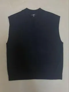 UNIQLO ニットベストのサムネイル