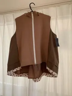 池田商店　FIGURINE フード付きノースリーブベスト