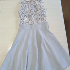 刺繍入りノースリーブフレアワンピース グレー