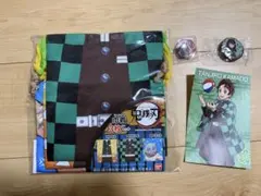 鬼滅の刃　巾着3枚　缶バッジ シール ポストカードセット