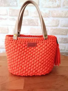 手編み　Tシャツヤーン　バック　タッセル付き　オレンジ　オールシーズン