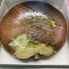 自然模様の陶器皿