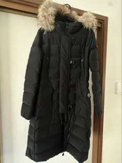 モンクレールファー付きブラックロングダウンコート
