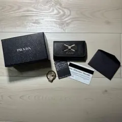 プラダ キーケース サフィアーノ フィオッコ リボン ネイビー