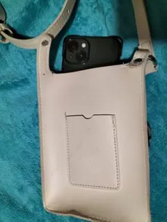 アイボリー　スマホショルダーバッグ 合成皮革