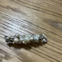 エレガントなパールビーズヘアピン