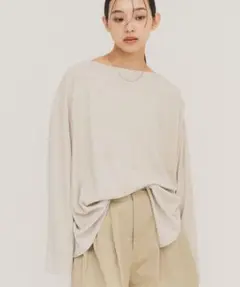 【KBF】ショルダータックプルオーバー ベージュのサムネイル