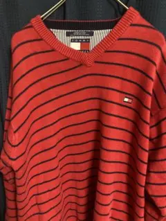 トミーヒルフィガー 赤黒ストライプ Vネックニット