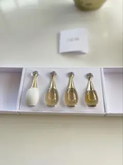 Dior J'adore ミニチュア香水 4本セット　ノベルティのサムネイル