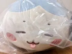 ちいかわ　ハチワレ　マシュマロみたいな寝そべり抱きぬいぐるみ