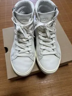 UGG ホワイトレザー ハイカットスニーカー