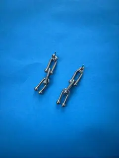 ハードウェア風ピアス