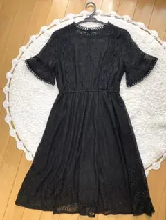 Dholic 黒レース膝丈ワンピース