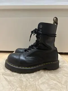 Dr. Martens 10ホールブーツ