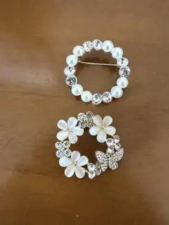 【一度着用のみ】コムサイズムブローチサークルパールとお花フォーマル2点セット
