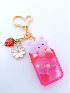 レジン　キーホルダー　シェイカー　琥珀糖　ピンク　いちご　うさぎ　ハンドメイド