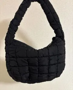 COS レザーキルティングショルダーバッグ　本革 QUILTED CROSSBODY - LEATHER キルトクロスボディーバッグ - レザー
