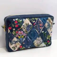 ネイビーと花つぎはぎ　スクエアポーチ ハンドメイド