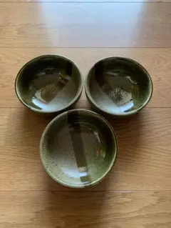緑色の陶器製茶碗3個セット
