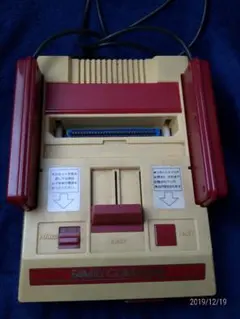 任天堂　初代ファミリーコンピューター本体＆ソフト3本セット