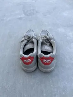 ベージュ スニーカー