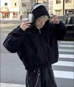 本日限定値下げ‼️Chikashitsu + ブラック フード付きジャンパー