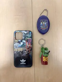 adidas スマホケース iPhone12 アメリカン小物雑貨のサムネイル
