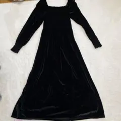 黒ベルベットロングワンピース 長袖 17kg