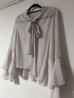 【定価:17,600円•ほぼ新品】stola. グレー シフォンブラウスのサムネイル