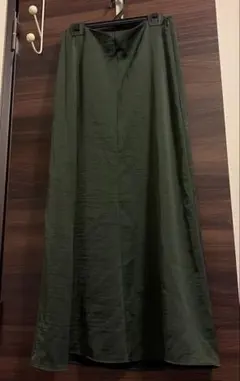 ZARA サテン　ダークグリーン　ロングスカート