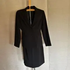 黒のリクルートスーツ 2つボタンジャケット　11号