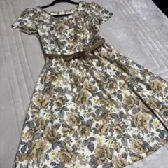 レストローズ花柄 半袖 ひざ丈ワンピース ベルト付き