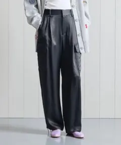お値下げ⭐︎H BEAUTY & YOUTH＜H＞アセテートサテンミリタリーパンツのサムネイル