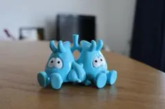青いキャラクターフィギュア二体セット