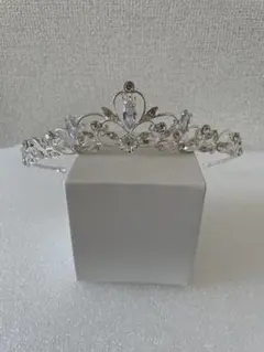 シルバー 花モチーフ ティアラ