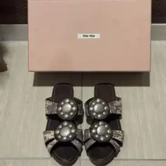 《希少品》ミュウミュウ メタルパーツサンダル　直営店にて購入　サイズ37のサムネイル