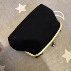 黒いがま口バッグ