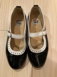 フォーマルシューズ 女の子 黒　白　革靴　エナメル靴　発表会　入学式　卒園式