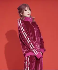 ビジューラインスタンドカラーベロアジャージパーカー