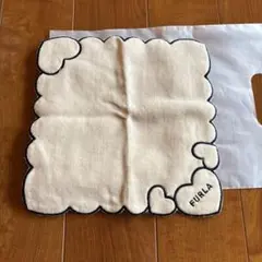 FURLA ハート型タオルハンカチ クリーム色